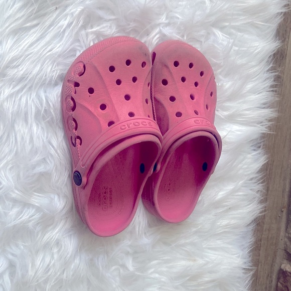 Pink Youth (J3) Crocs with croc sign on the sides - Picture 3 of 5